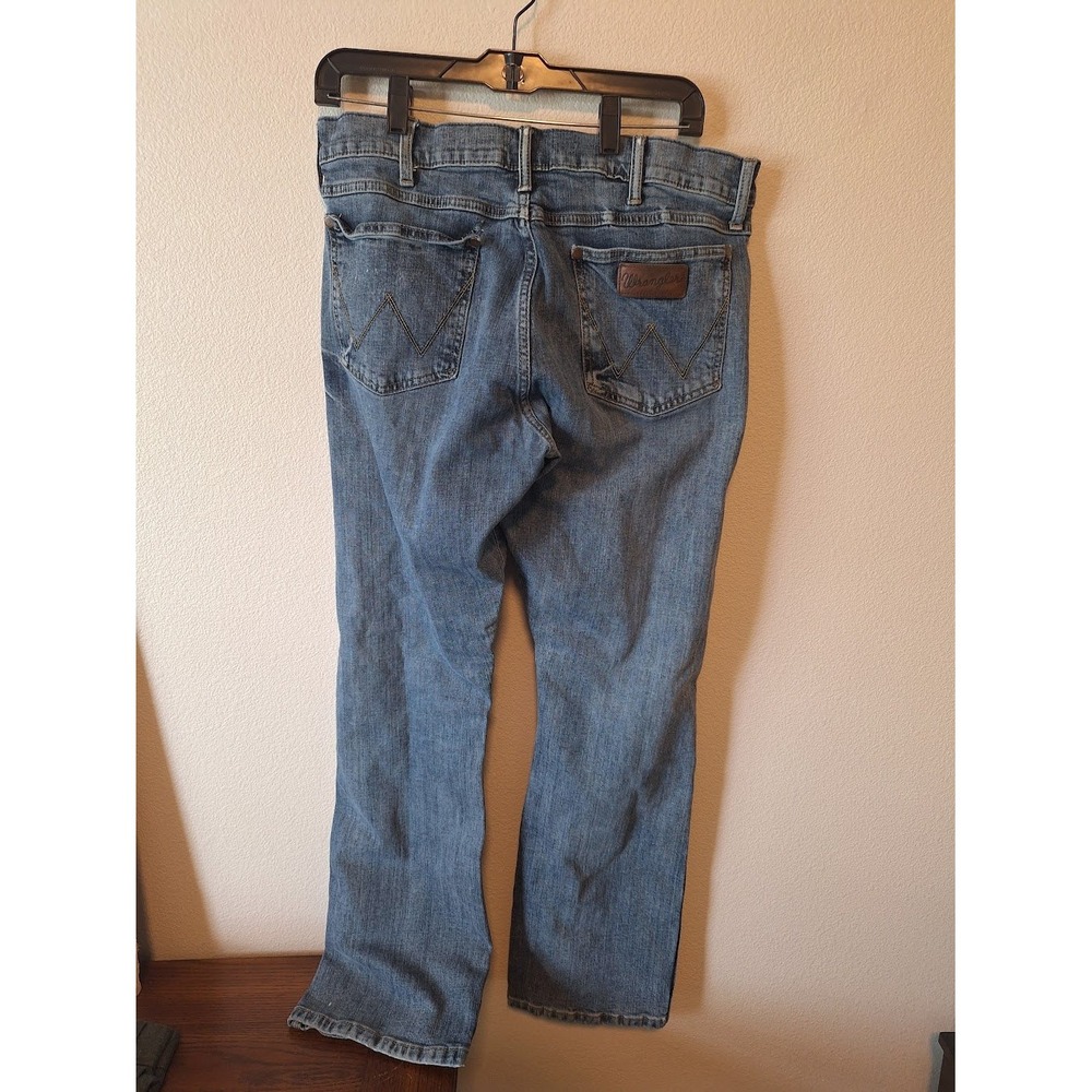 Wrangler Retro Slim Boot Jeans Mens 32x32 Medium Wash Distressed 1077MWZGL - Picture 2 of 5